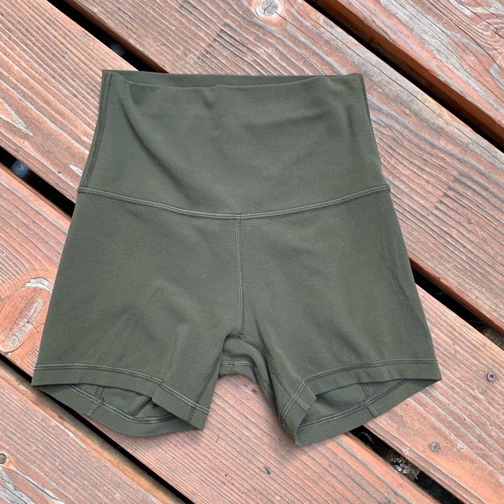 Lululemon 4in Align Shorts 🤍